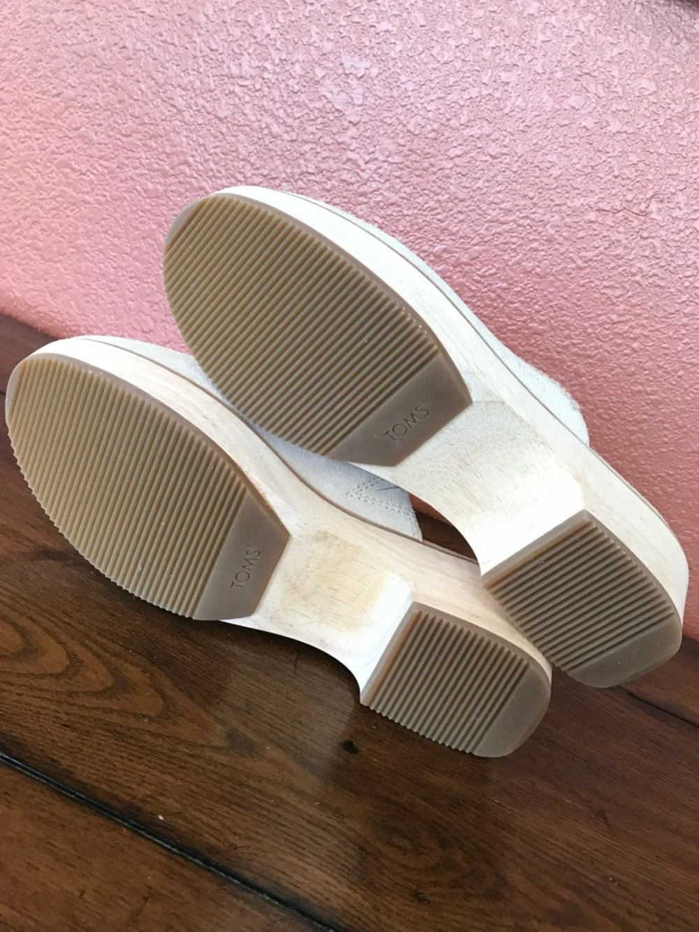 TOMS Women’s 8.5 Addison Neutral Cream Suede Round Toe Mule Wooden Clogs in EUC - Picture 15 of 16